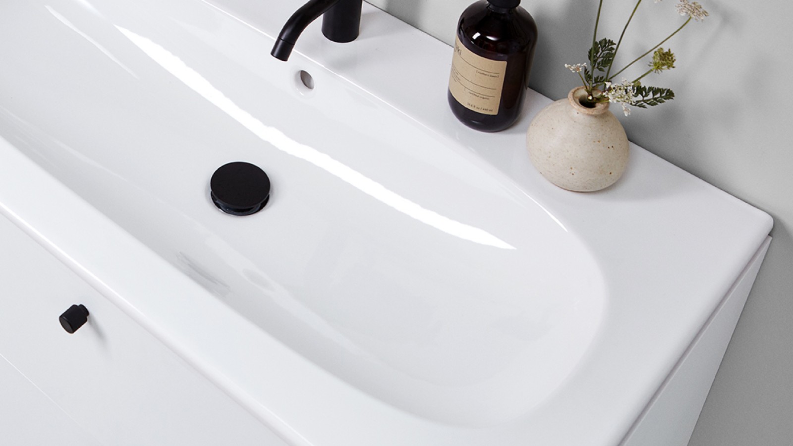 Portselankraanikausi puhastamine Portselankraanikausi puhastamine