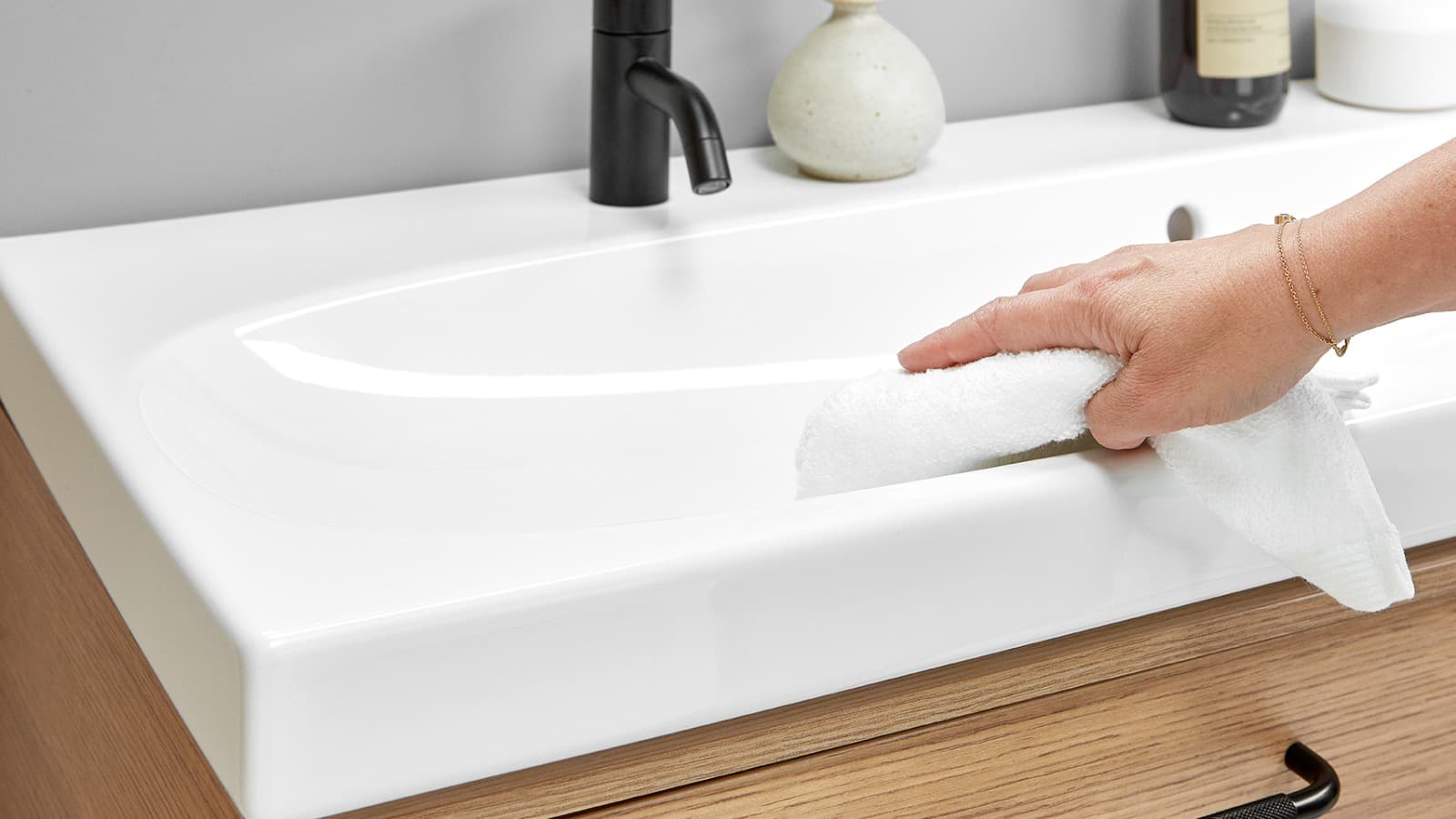 Vannitoa keraamiliste pindade puhastamine Vannitoa keraamiliste pindade puhastamine